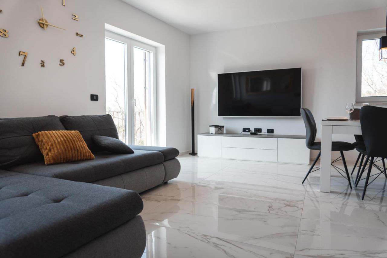 Hisa Kapis With Hot Tube Apartment Koper Exterior photo